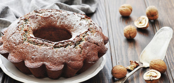 Сметанный кекс с орехами