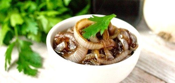 Лук карамелизированный в бальзамическом уксусе