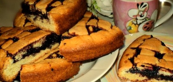 Пирог с черничным вареньем