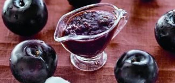 Кислый соус из слив