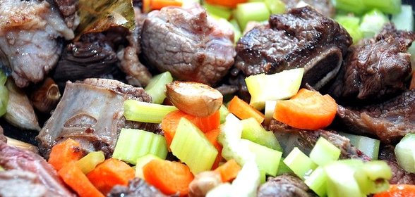 Говядина, тушеная с сельдереем