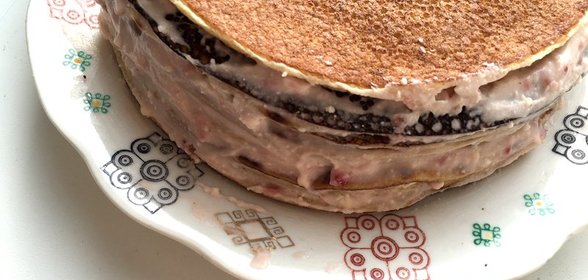 Овсяный блинный торт с творожное-малиновым кремом