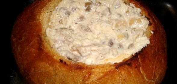 Куриный жюльен в хлебе