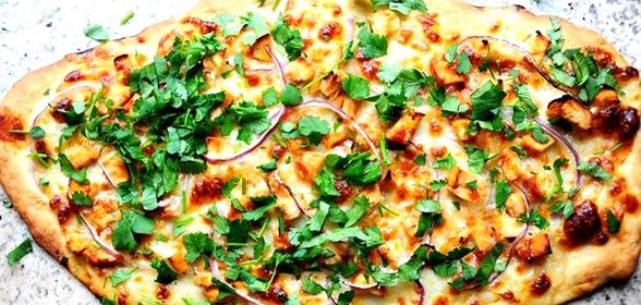 Пицца с курицей и сыром