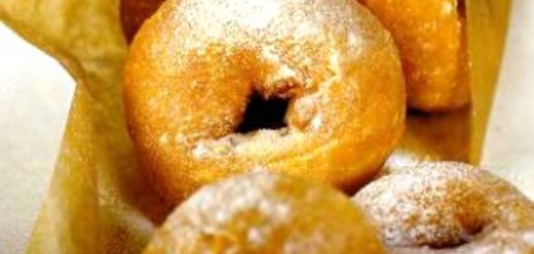 Пончики с апельсиновым соусом