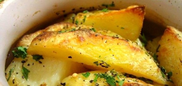 Тушеная картошка в горшочках