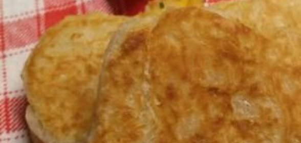 Пирожки с луком и яйцом