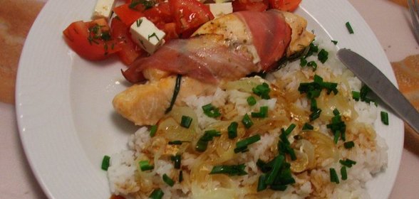 лосось запеченный в беконе (а почему бы и нет?...)