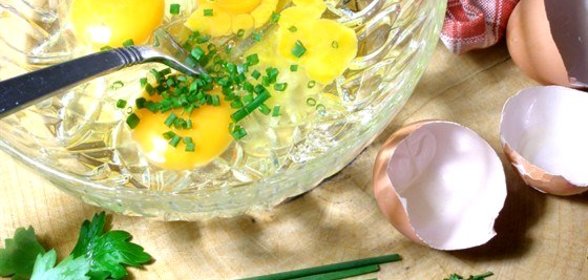 Омлет с зеленым луком и сливочным маслом