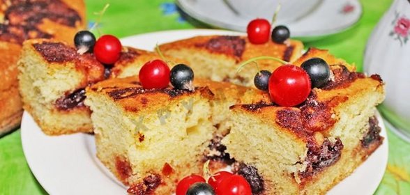 Пирог с вишневым вареньем