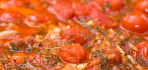 Домашний итальянский томатный соус с базиликом