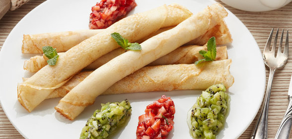 Блинчики с ягодным тар - таром и бальзамическим кремом