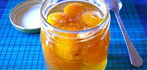 Варенье из абрикосов с ядрышками