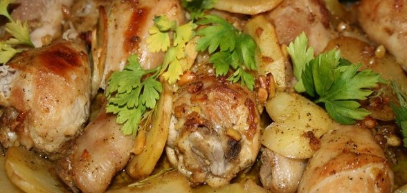Сочные куриные ножки и картофель в медовом соусе
