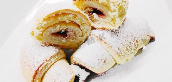 Рогалики с ягодным джемом