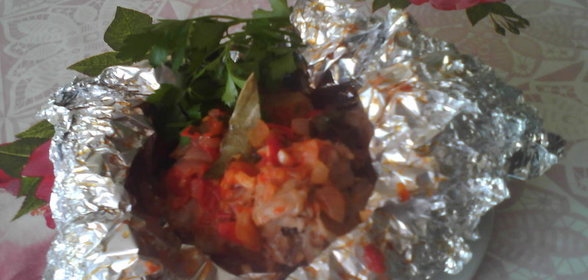 Кролик запеченный в фольге с овощами