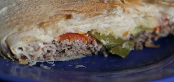 Основной томатный соус с розовыми лепестками