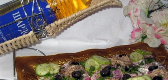 Праздничные бутерброды с тунцом и редисом