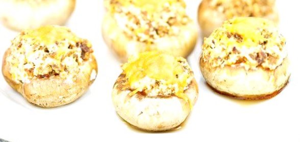 Грибные шляпки, фаршированные сырно-мясной начинкой