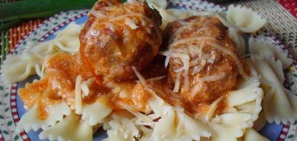 Котлеты Дружба в сметанно-томатном соусе