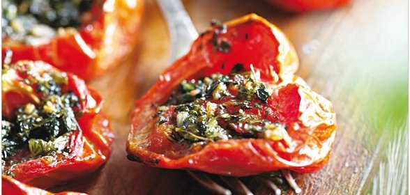 Пита с чесноком, овощами и курицей