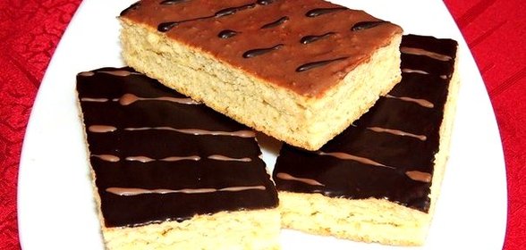 Шоколадные пирожные с джемом