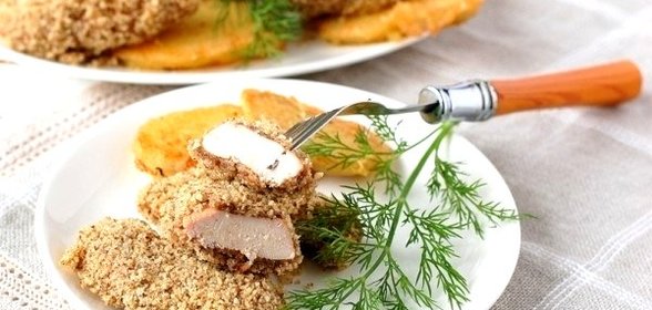 Куриная грудка в орехово-хлебной панировке