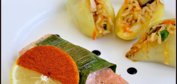 Мини-перцы фаршированные жареным рисом + лосось в луке-порей