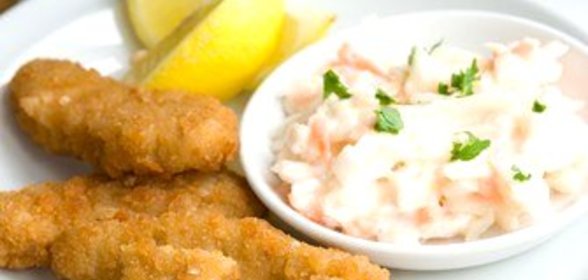 Золотистые куриные грудки с коулсло