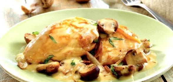 Курица тушеная в сметане
