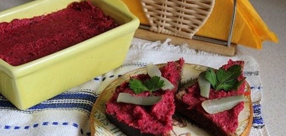 Постный фасолевый паштет со свеклой
