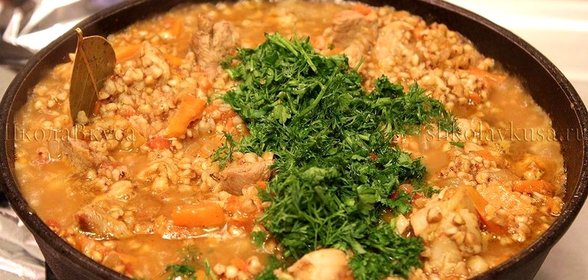 Гречка с мясом и томатами по‑купечески