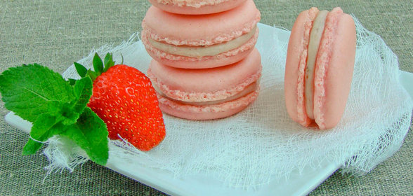 Клубнично-мятные макаронс