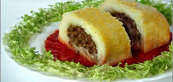 Картофельный рулет с мясом