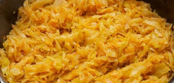 Капуста тушеная в томатном соусе