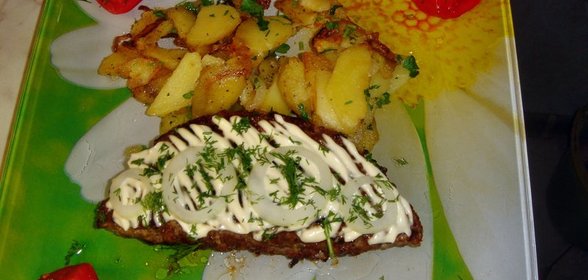 Сербская плескавица(котлета с начинкой)