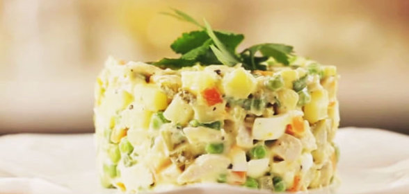 Салат из квашеной капусты и моркови