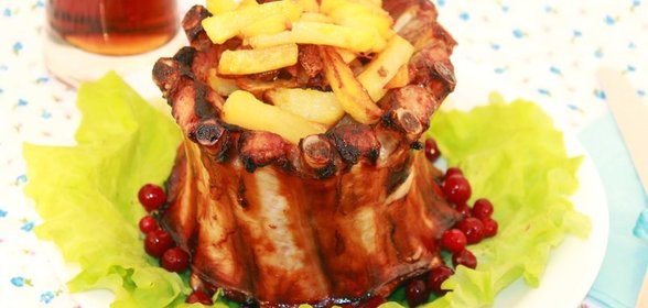 Праздничная корона из свиных ребрышек