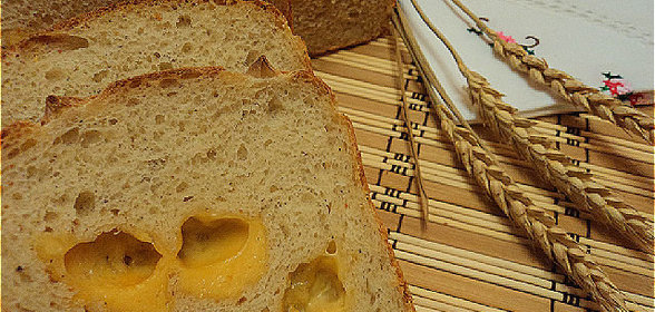 Хлеб с сыром и острым перцем