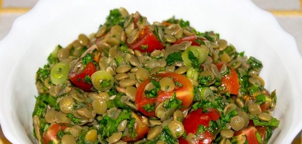 Салат из консервированной чечевицы