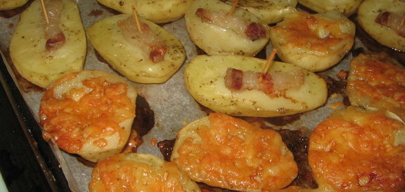 Картофель печенный с беконом