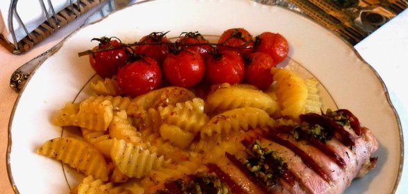 СВИНАЯ ВЫРЕЗКА С АРОМАТНЫМ МАСЛОМ,ЧОРИЗО И ПИКАНТНЫМ СОУСОМ С БАЛЬЗАМИКО