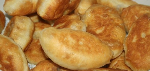 Жареные пирожки с квашеной капустой