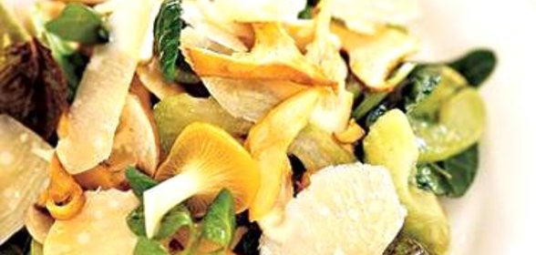 Салат с грибами, сельдереем и сыром