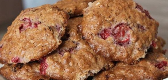 Овсяные печенья с клубникой