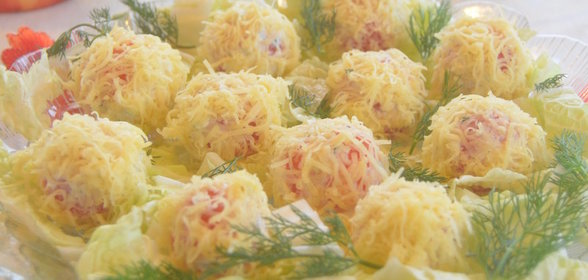 Томаты черри фаршированные сыром