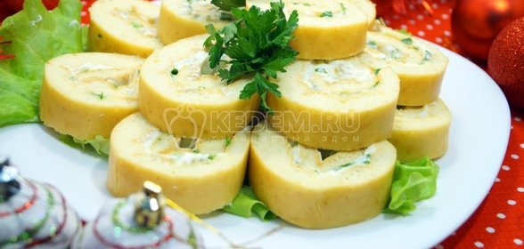 Рулет с луком и яйцом