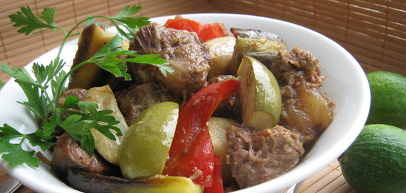 Телятина томлёная - по-восточному.( с овощами и фейхоа)