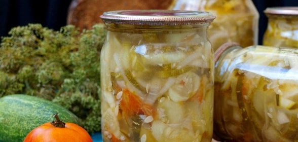 Салат из огурцов с кориандром на зиму