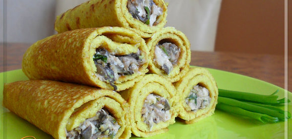 Блинчики с куркумой (с начинкой из курицы и грибов под сырным соусом)